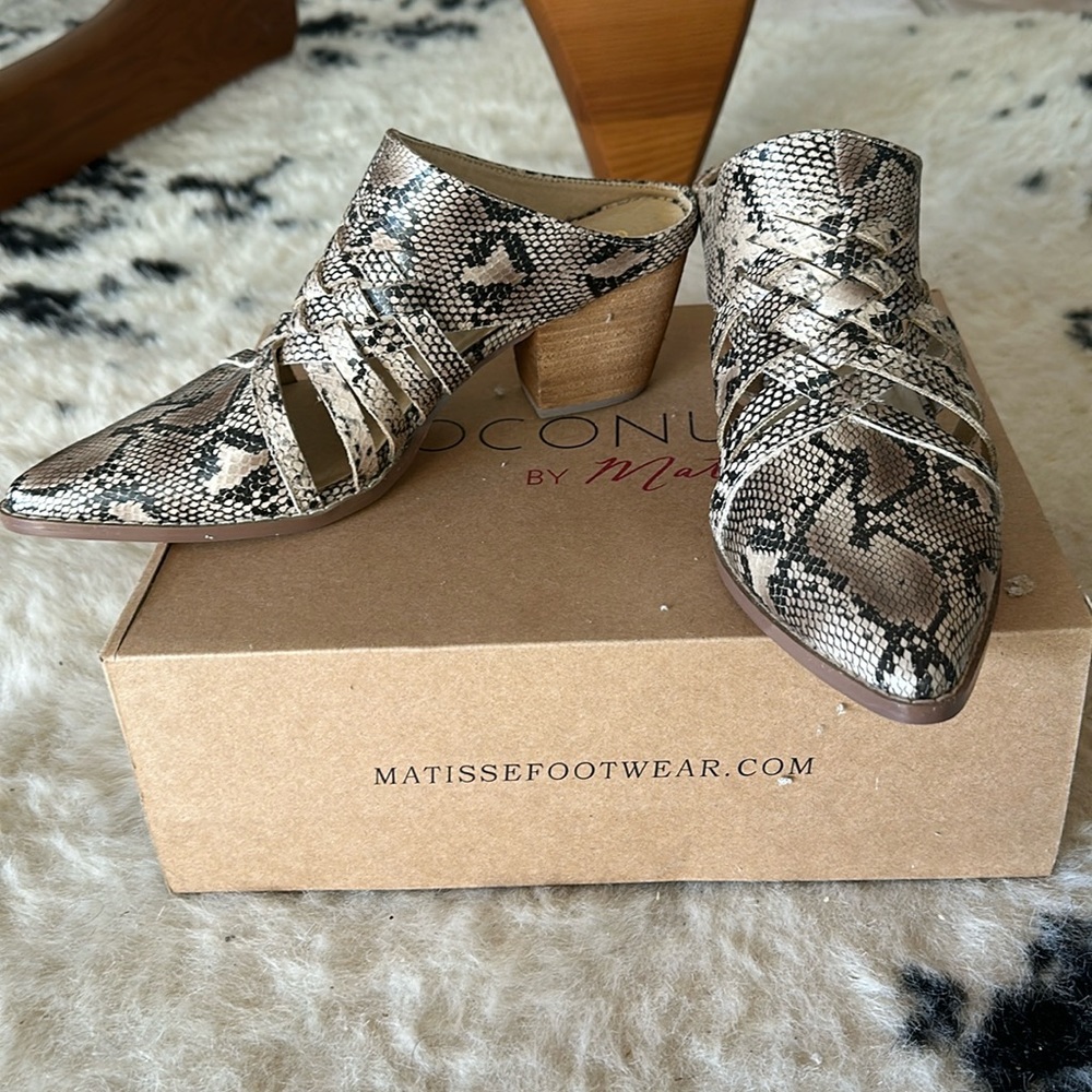 Women’s coconuts by Matisse booties